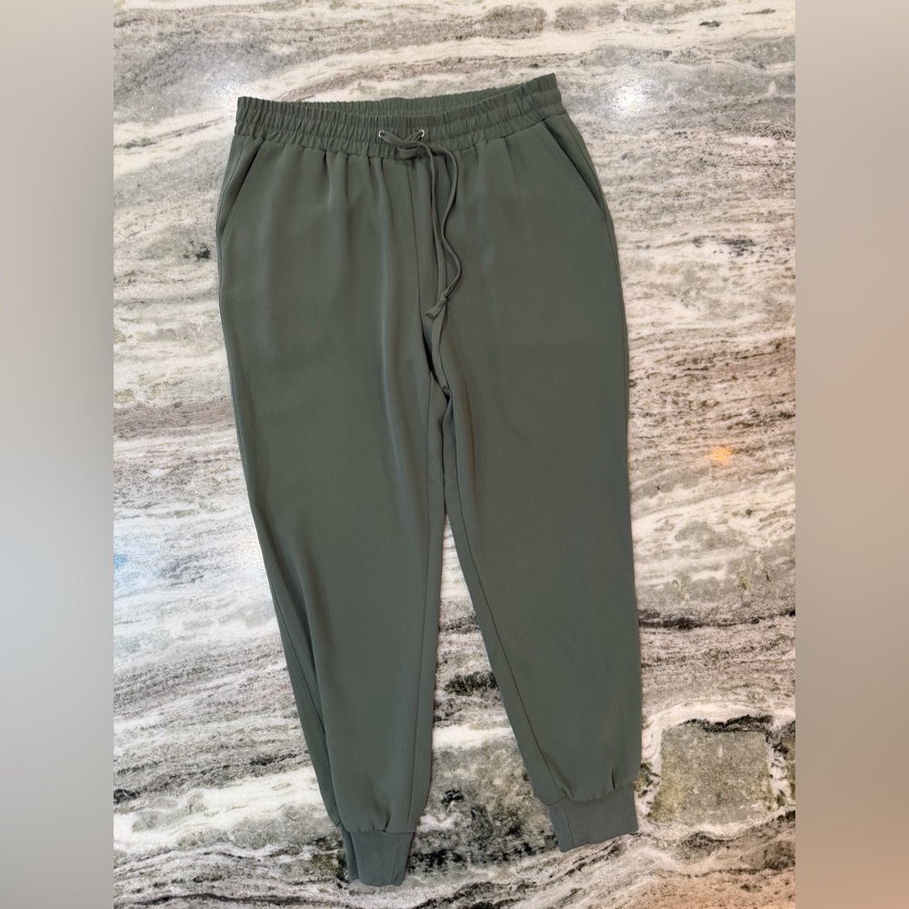 Gibson Lightweight Olive Green Jogger Pants
Size Medium